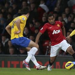 Manchester United's Anderson targeted by Santos