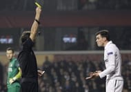Tottenham Hotspur's Welsh footballer Gareth Bale (R) is given the yellow card for diving by the referee during a UEFA Europa League Round of 16 football match between Tottenham Hotspur and Inter Milan at White Hart Lane in east London, on March 7, 2013.