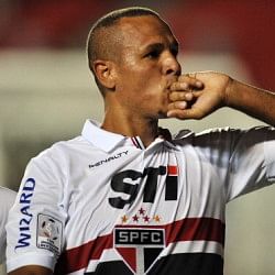 Brazil striker Fabiano scores late winner for Sao Paulo