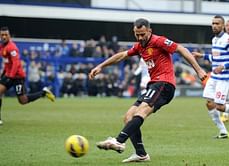 Giggs signs new one-year deal at Man Utd
