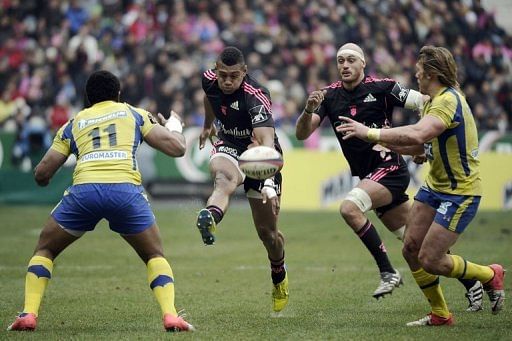 Clermont moved ahead of leaders Toulon in France&#039;s Top 14 with a runaway 37-10 win at Saint Denis, March 2, 2013