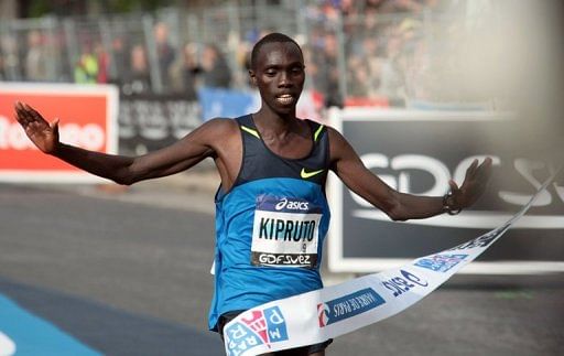 Kenya&#039;s Vincent Kipruto is pictured crossing the finish line at the Paris Marathon on April 5, 2009