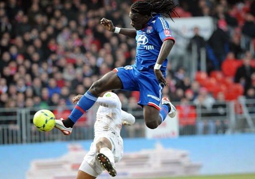 Lyon&#039;s Bafetimbi Gomis (R) vies with Brest&#039;s Tripy Makonda at the Francis Le Ble stadium on March 3, 2013 in Brest