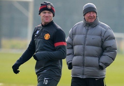 Man United manager Alex Ferguson (R) and Wayne Rooney attend a training session in Manchester on March 4, 2013