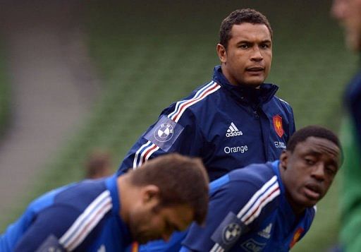 France&#039;s captain Thierry Dusautoir (C) trains at the Aviva stadium in Dublin on March 8, 2013