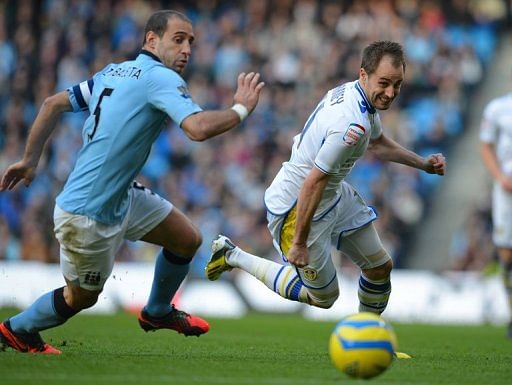 Manchester City defender Pablo Zabaleta (L) chases Leeds United&#039;s Luke Varney in the FA Cup on February 17, 2013