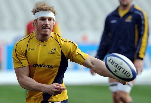 David Pocock passes the ball on November 26, 2010 at the Stade de France in Saint-Denis, France