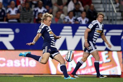 Stormers&#039; Joe Pietersen (L) clears the ball during a Super 15 Rugby match in Cape Town on March 16, 2012