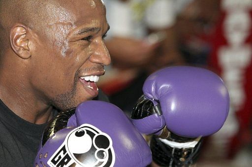 Boxer Floyd Mayweather Jr. works out on April 24, 2012 in Las Vegas, Nevada