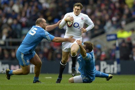 England full-back Alex Goode (C) is tackled by Italy&#039;s Davide Giazzon (L) at Twickenham on March 10, 2013