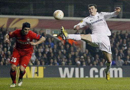 Gareth Bale stretches for the ball against Inter Milan on March 7, 2013