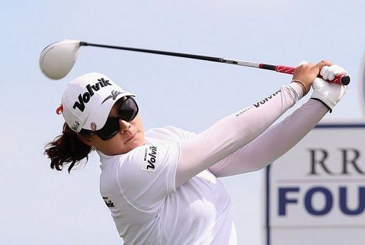 Lee fires 64 to edge Miyazato for LPGA lead