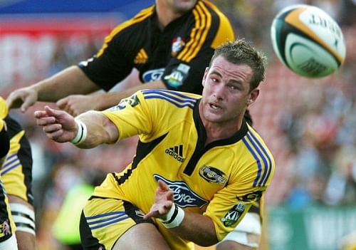 Hurricanes half back Alby Mathewson passes the ball on February 9, 2007