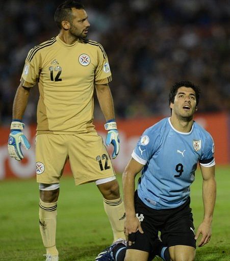 Uruguay&#039;s Luis Suarez (R), seen next to Paraguay&#039;s goalkeeper Diego Barreto, in Montevideo, on March 22, 2013