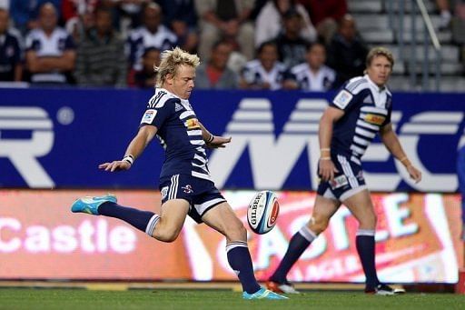 Stormers&#039; Joe Pietersen (L) clears the ball during a Super 15 Rugby match on March 16, 2012
