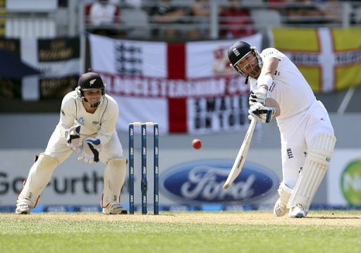 England&#039;s Matt Prior (R) bats, watched by New Zealand&#039;s BJ Watling, in Auckland, on March 24, 2013