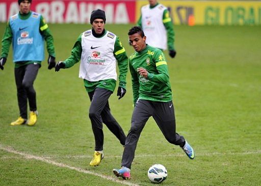 Brazil&#039;s Luiz Gustavo (R) and Kaka are pictured during a team training session at Stamford Bridge on March 24, 2013