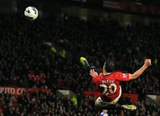 Van Persie eyes finishing career at United