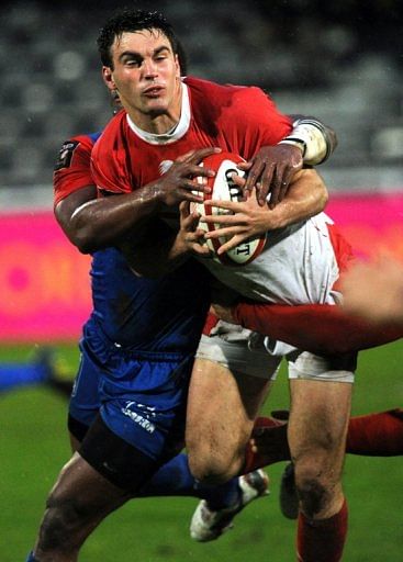 Biarritz&#039;s Jean-pascal Barraque (front) is tackled by Grenoble&#039;s Aloisio Butonidualevu, in Biarritz, on March 29, 2013