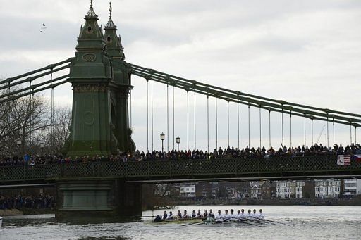Oxford win controversy-free Boat Race