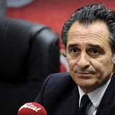 Maldini praises Prandelli doing fabulous job