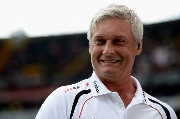 Armin extends contract with Frankfurt