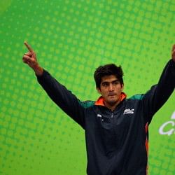 Hero to heroin: It's a k/o for Vijender
