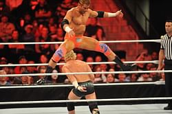 WWE superstars gears up for WrestleMania 29 on Twitter!