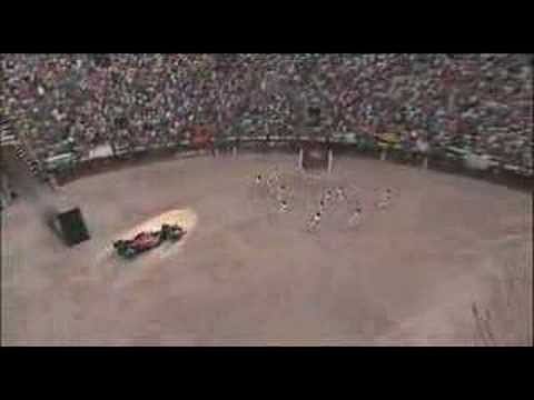 Video: F1 car in Madrid bull fighting ring
