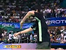 Video: Peter Gade's incredible trick shots and skills