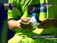 Video: Hilarious cricket commentary by Simon Doull and Shane Bond