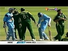 Video: Cricket Fight - Rahul Dravid Vs Shoaib Akhtar