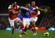 Leon Osman of Everton battles for the ball with Mikel Arteta of Arsenal during the Barclays Premier League match between Everton and Arsenal at Goodison Park on November 28, 2012 in Liverpool, England. (Photo by Laurence Griffiths/Getty Images)