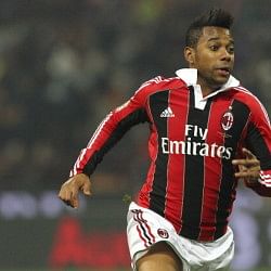 Santos renew interest in Robinho