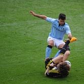 Sergio Aguero apologises to David Luiz on Twitter for his two-footed tackle