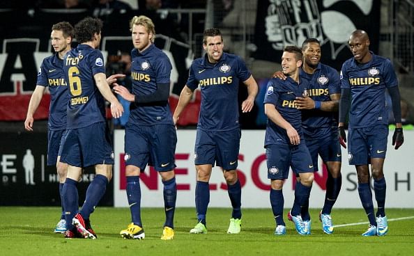 Feyenoord Psv Close In On Ajax