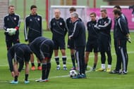 Head coach Jupp Heynckes talks to players prior to a Bayern Muenchen training session ahead of their UEFA Champions League Semi Final first leg match against FC Barcelona on April 22, 2013 in Munich, Germany. (Photo by Alex Grimm/Bongarts/Getty Images)