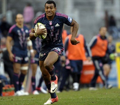 Stade Francais&#039; wing Waisea Vuidravuwalu (L) runs during a match in Buenos Aires, on August 4, 2012
