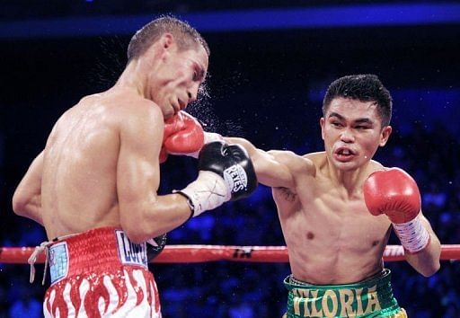Mexico&#039;s Juan Francisco Estrada (L) fights Brian Viloria of the US in Macau on April 6, 2013