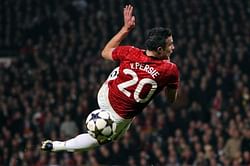 Fergie taunts Mancini over Van Persie deal