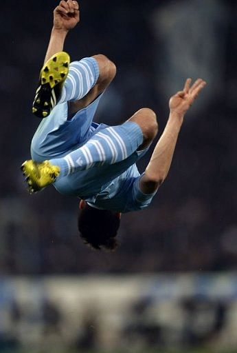 Lazio&#039;s Anderson Hernanes celebrates after scoring on April 8, 2013 at the Olympic stadium in Rome