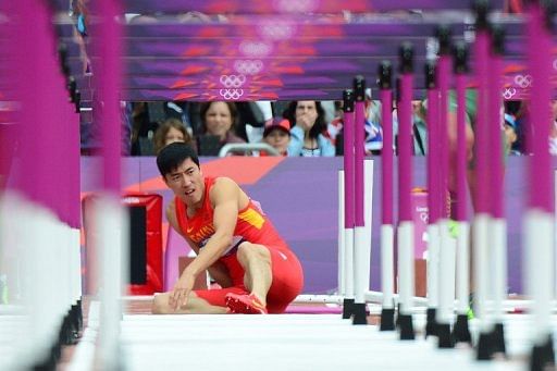 China&#039;s Liu Xiang falls at the first hurdle during the London Olympics 110m opening heat on August 7, 2012