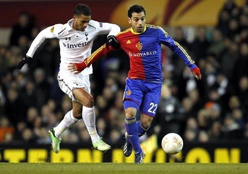 Tottenham&#039;s Kyle Naughton (L) and Basel&#039;s Mohamed Salah are pictured during their Europa League match on April 4, 2013