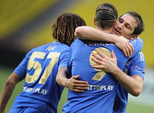 Chelsea&#039;s Fernando Torres (C) celebrates with teammates after scoring in Moscow on April 11, 2013