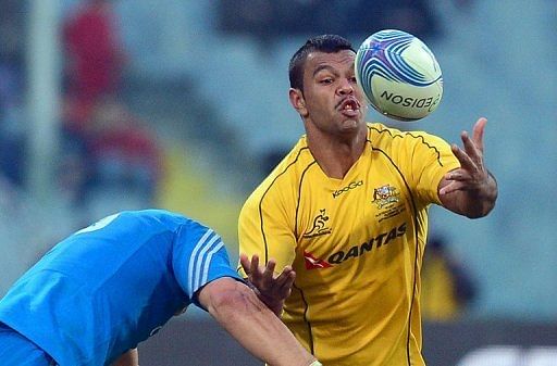 Australia&acirc;s Kurtley Beale controls the ball during a match against Italy in Florence on November 24, 2012