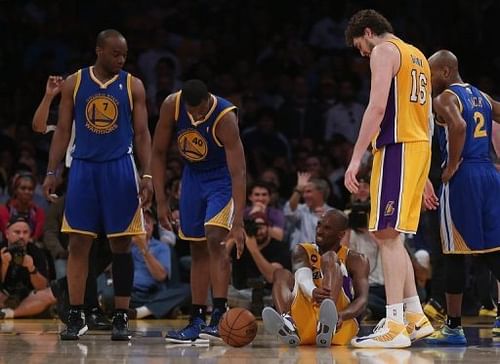 Kove Bryant of the Los Angeles Lakers grimaces after injuring himself, April 12, 2013 in Los Angeles, California