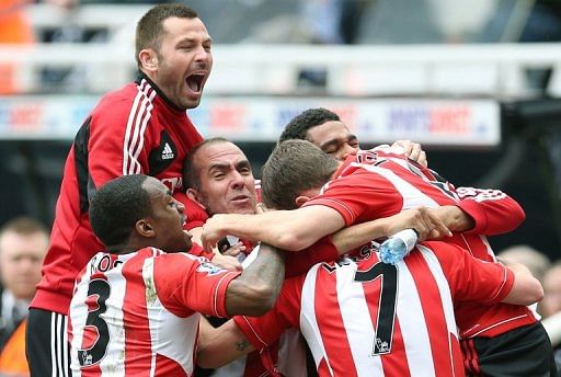 Sunderland&#039;s Paolo Di Canio (C) celebrates with his players at St James&#039; Park in Newcastle, on April 14, 2013