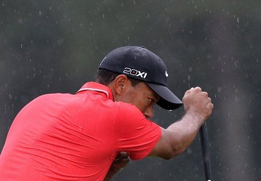 Tiger Woods of the US lines up his shot on 18th green, in Augusta, on April 14, 2013