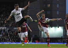 West Ham check Man United's title charge