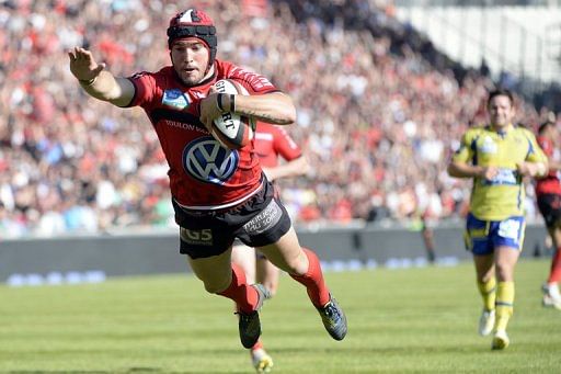 Toulon&#039;s Alexis Palisson scores a try against Clermont at the Velodrome stadium in Marseille, on April 14, 2013